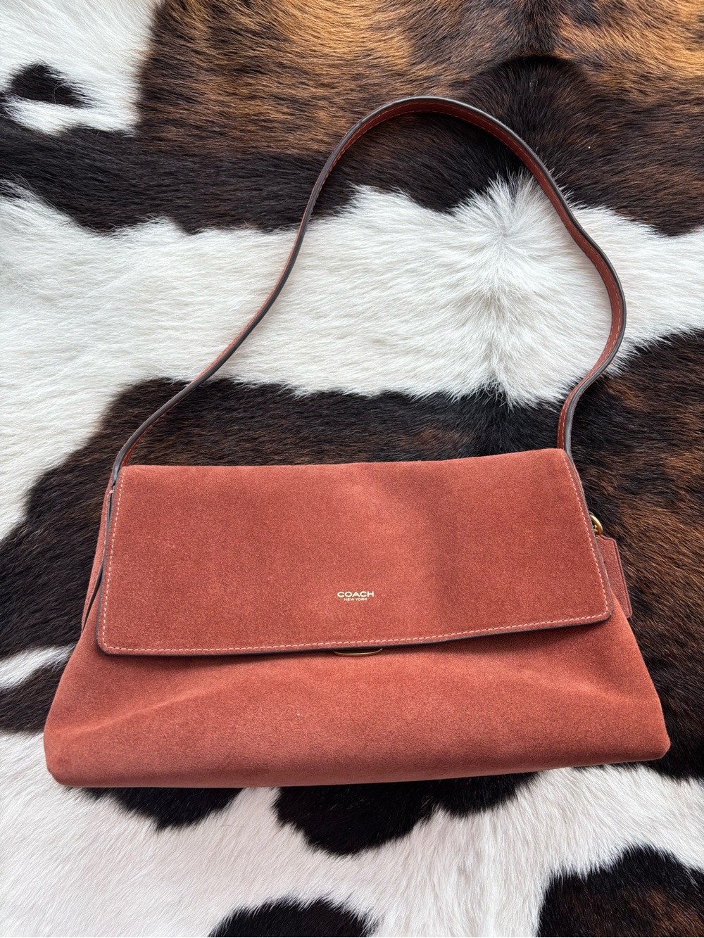 COACH Chelsea 30 in Clay Suede Shoulder Bag with Gold Hardware - Picture 4 of 8